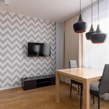 Rynek Deluxe By Bookinghost *