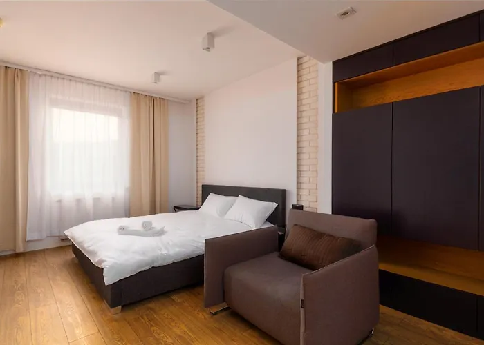 Rynek Deluxe By Bookinghost *